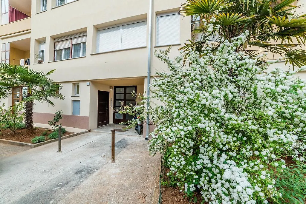 Apartment Aquileia Pula