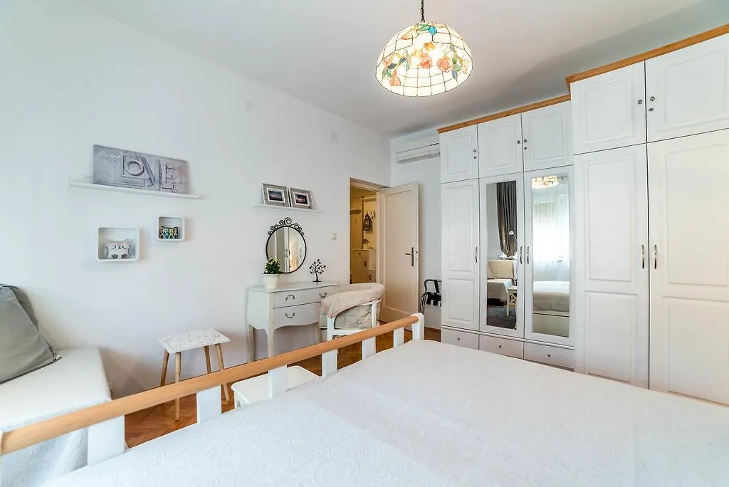 Apartment Aquileia Pula 0*,