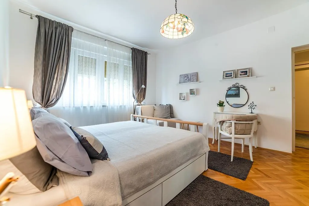 Apartment Aquileia Pula 0*,  Croatia